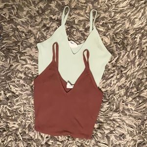 2 pack of tank tops.
